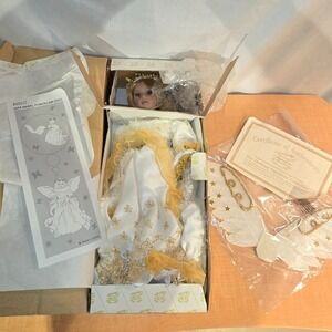 2004 Porcelain Angel Doll Heritage Signature Collection‎ #80017 Gold Wings